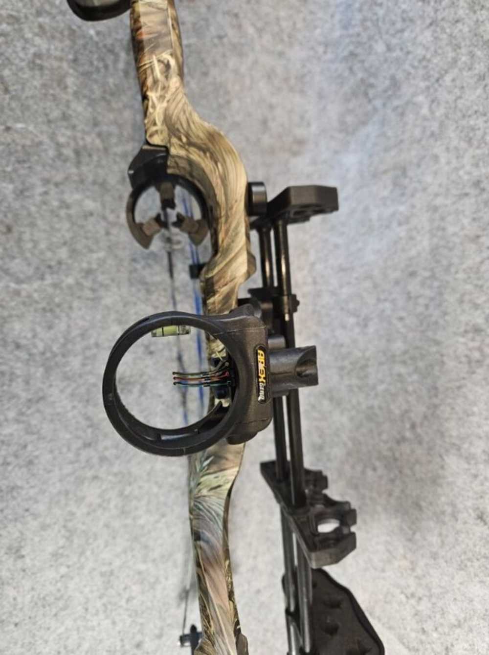 Diamond Infinite Edge Pro Compound Bow-img-2