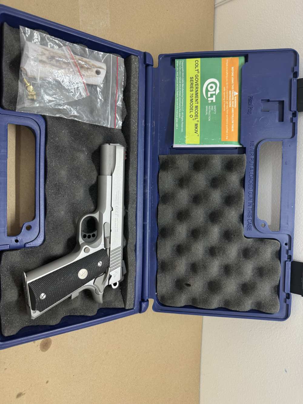 Colt government model MKIV Series 70/ Model O, 45 colt, w/ extra handles-img-32