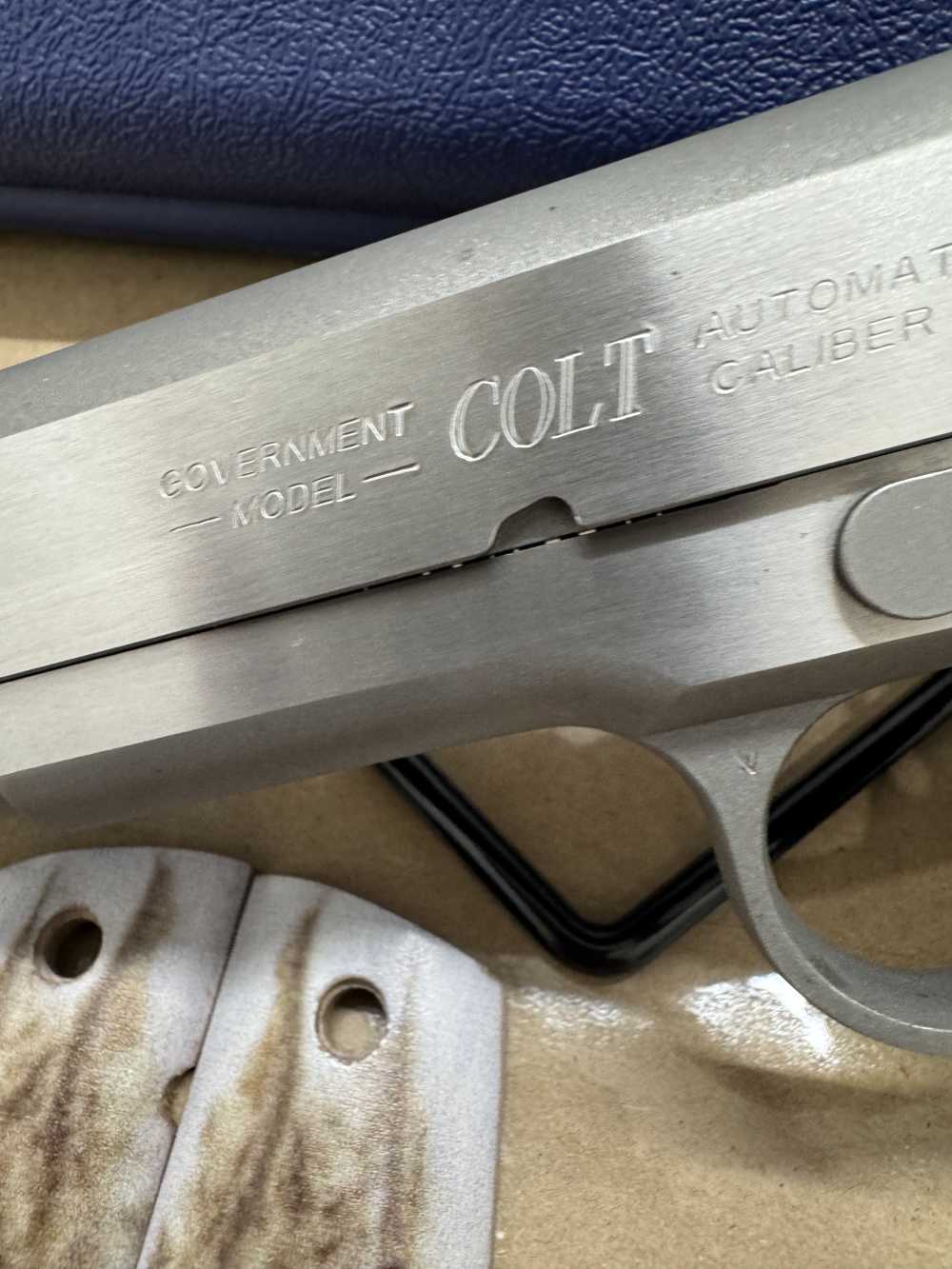 Colt government model MKIV Series 70/ Model O, 45 colt, w/ extra handles-img-7