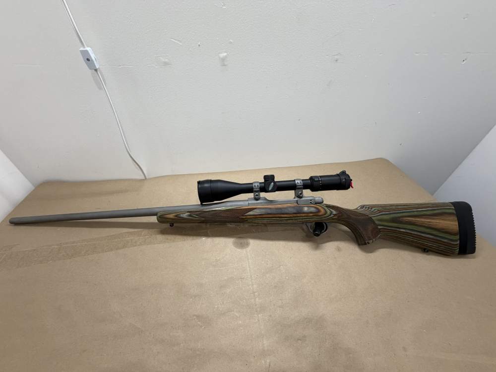 RUGER M77 HAWKEYE 6.5 creedmoor, w’weaver scope, beautiful stock!-img-11