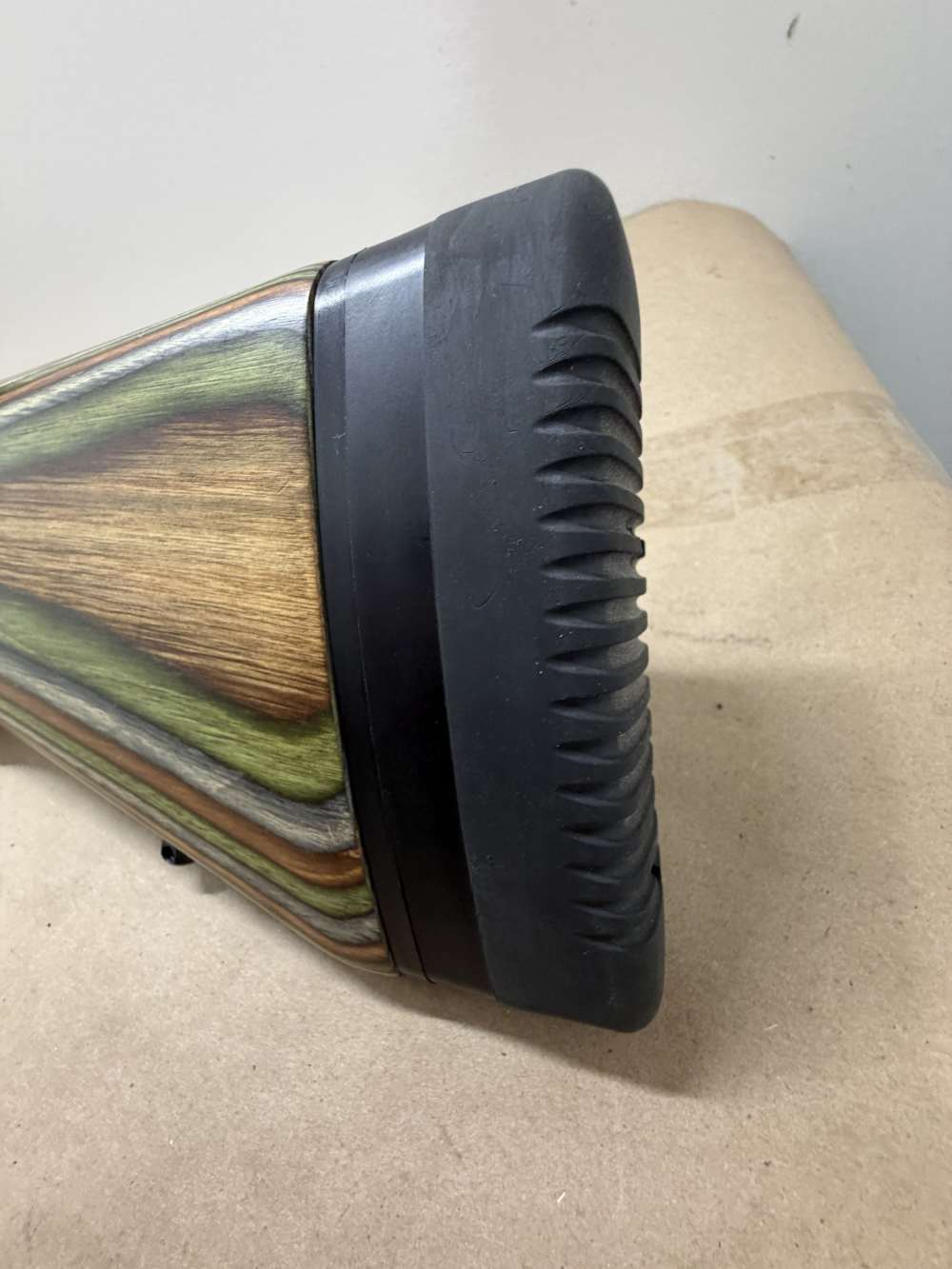 RUGER M77 HAWKEYE 6.5 creedmoor, w’weaver scope, beautiful stock!-img-12