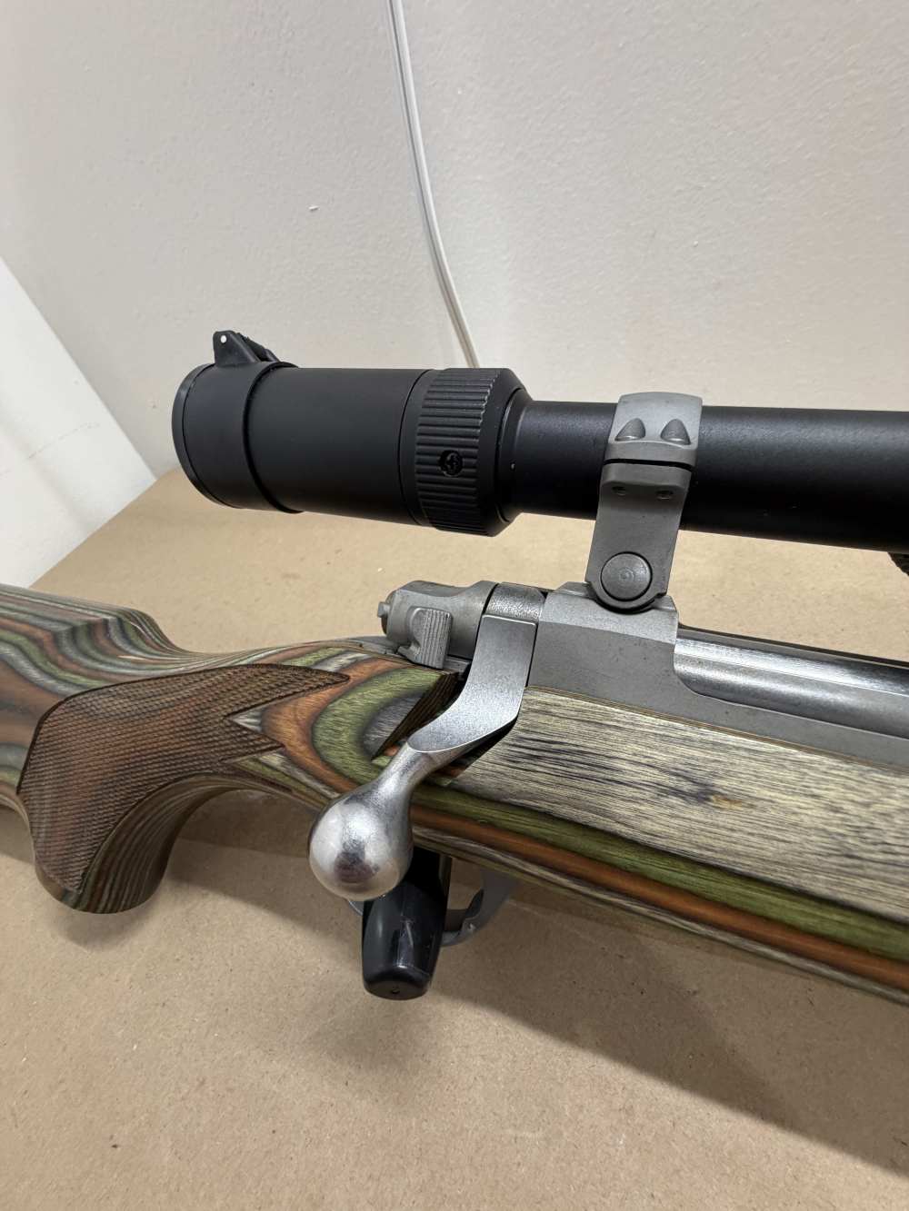 RUGER M77 HAWKEYE 6.5 creedmoor, w’weaver scope, beautiful stock!-img-3