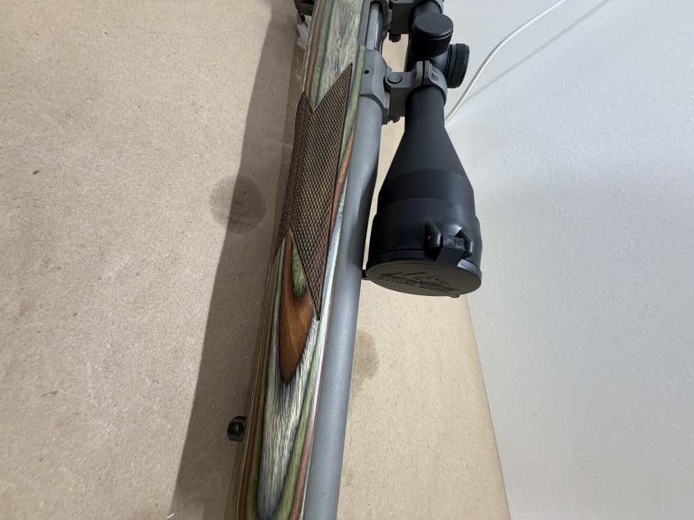 RUGER M77 HAWKEYE 6.5 creedmoor, w’weaver scope, beautiful stock!-img-5