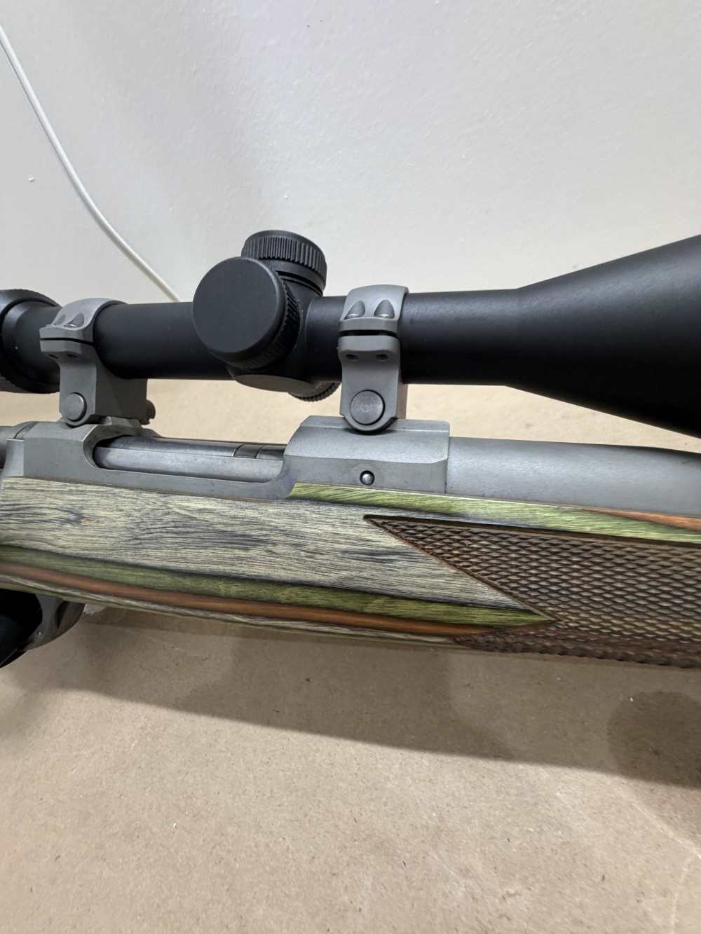 RUGER M77 HAWKEYE 6.5 creedmoor, w’weaver scope, beautiful stock!-img-4