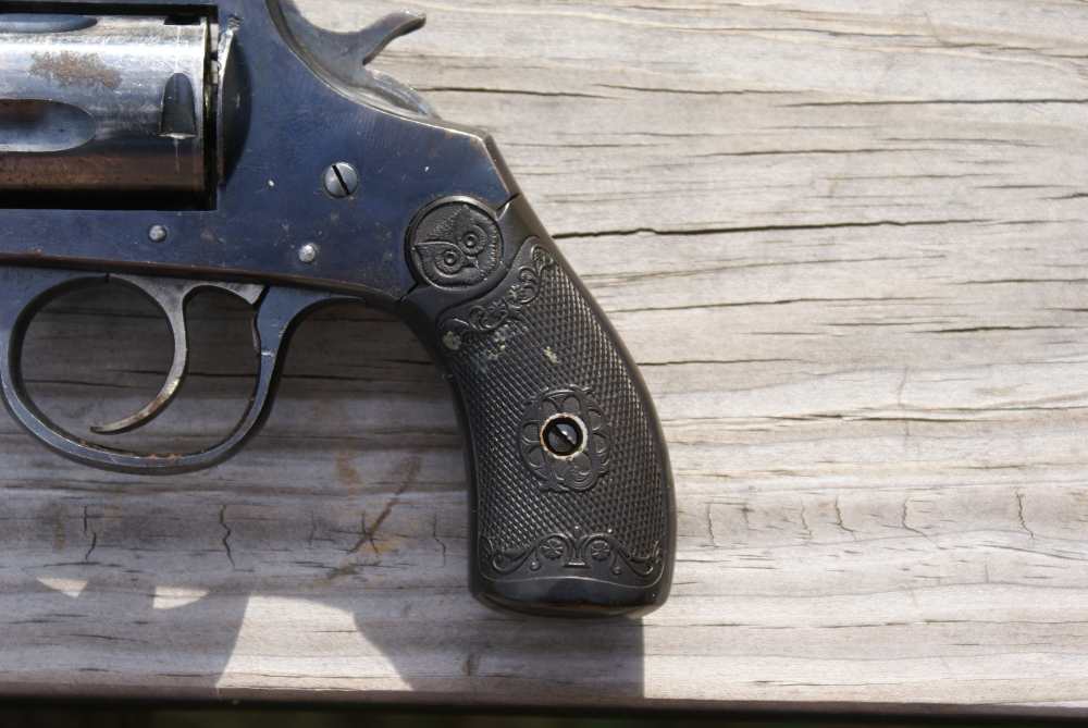 Iver Johnson Double Action Model 1900 .32 Revolver -img-1