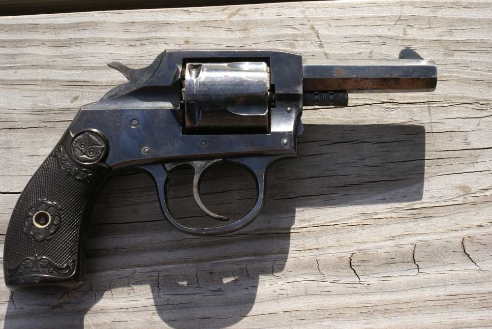 Iver Johnson Double Action Model 1900 .32 Revolver -img-10