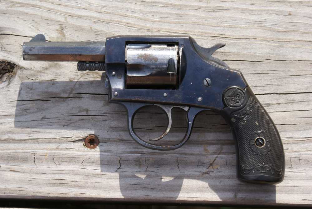 Iver Johnson Double Action Model 1900 .32 Revolver -img-0