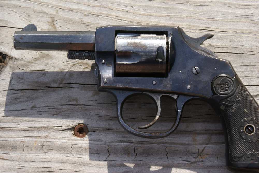 Iver Johnson Double Action Model 1900 .32 Revolver -img-4