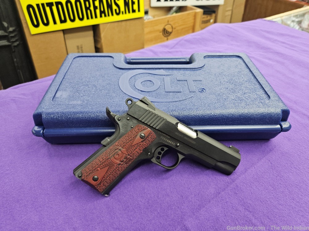Colt's  Combat Commander, 1911, 38 Super Semi-automatic, Forged Carbon-img-0