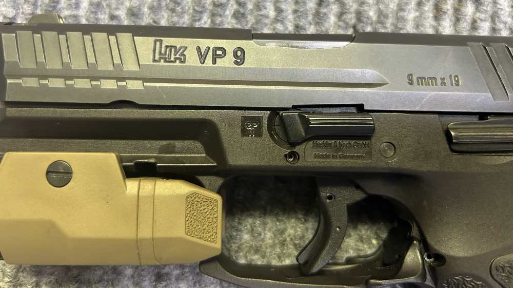 *Bundle* H&K VP9 Semi Auto Pistol w/ INFORCE Light & 13 Magazines - 9mm-img-10