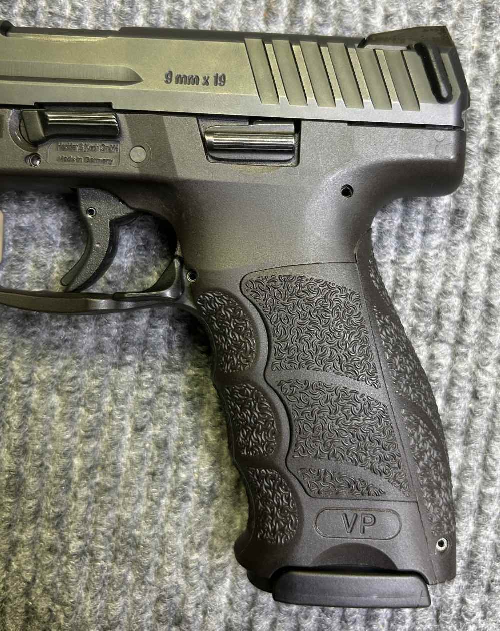 *Bundle* H&K VP9 Semi Auto Pistol w/ INFORCE Light & 13 Magazines - 9mm-img-8