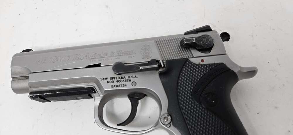Smith & Wesson 4006TSW Tactical .40 S&W Pistol, One 11-Round Mag-img-16