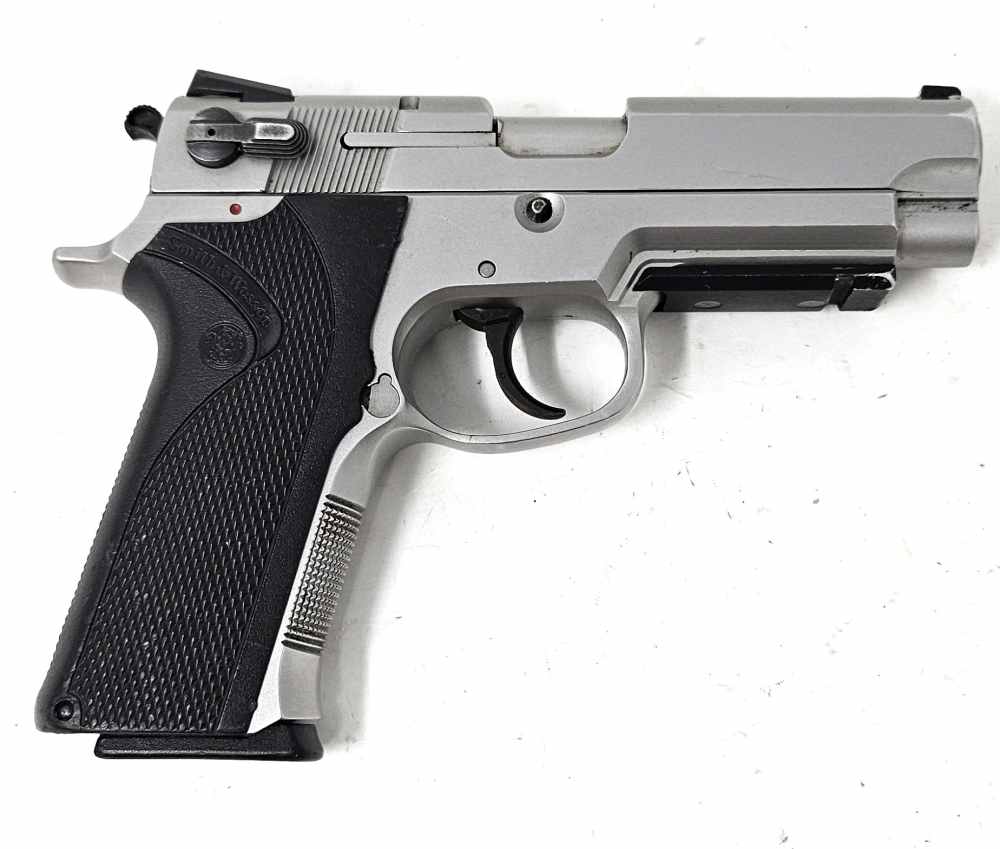 Smith & Wesson 4006TSW Tactical .40 S&W Pistol, One 11-Round Mag-img-1