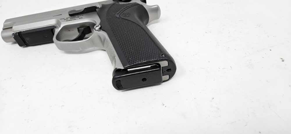 Smith & Wesson 4006TSW Tactical .40 S&W Pistol, One 11-Round Mag-img-15