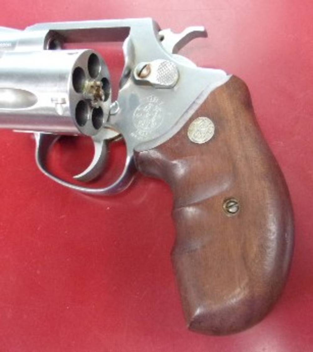Smith and Wesson Model 60-3 Revolver .38 S&W 2" Barrel Stainless Wood Grip -img-4
