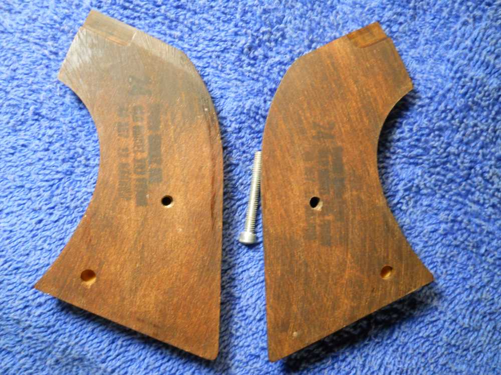 OLD MOD RUGER FIRST MODEL SINGLE SIX BLACK HAWK 3 SCREW FLAT TOP XR3 GRIPS -img-1