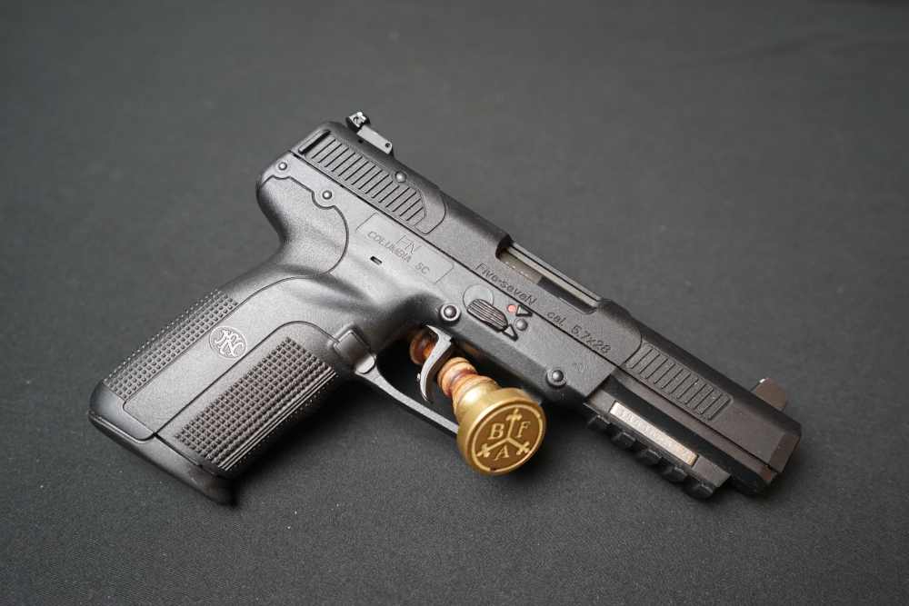 FNH Five-Seven 5.7x28, Case, 4 mags, Black-img-4