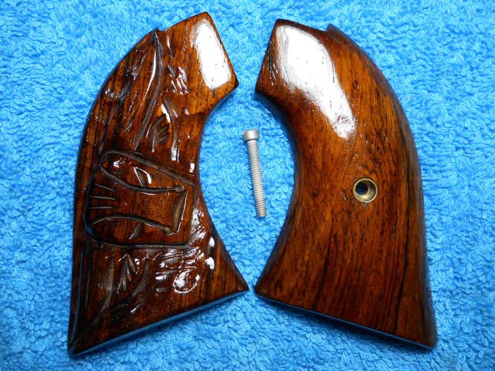  COLT FRONTIER SCOUT PEACEMAKER 62 CARVED WOOD WITH ONE PIECE LOOK GRIPS 22-img-0