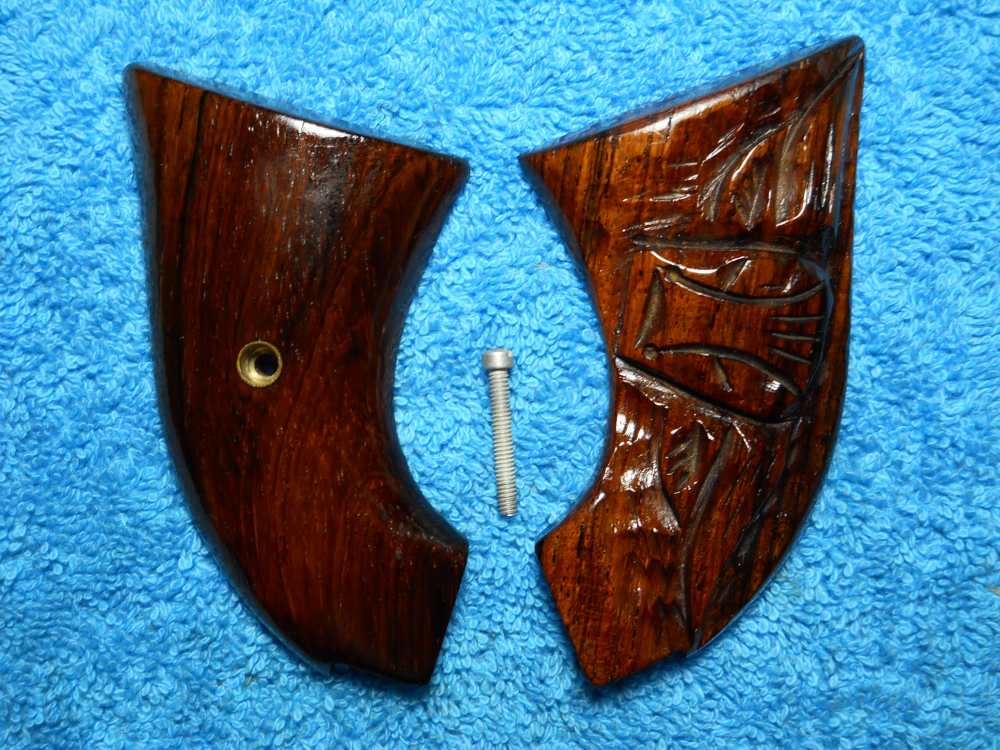  COLT FRONTIER SCOUT PEACEMAKER 62 CARVED WOOD WITH ONE PIECE LOOK GRIPS 22-img-1