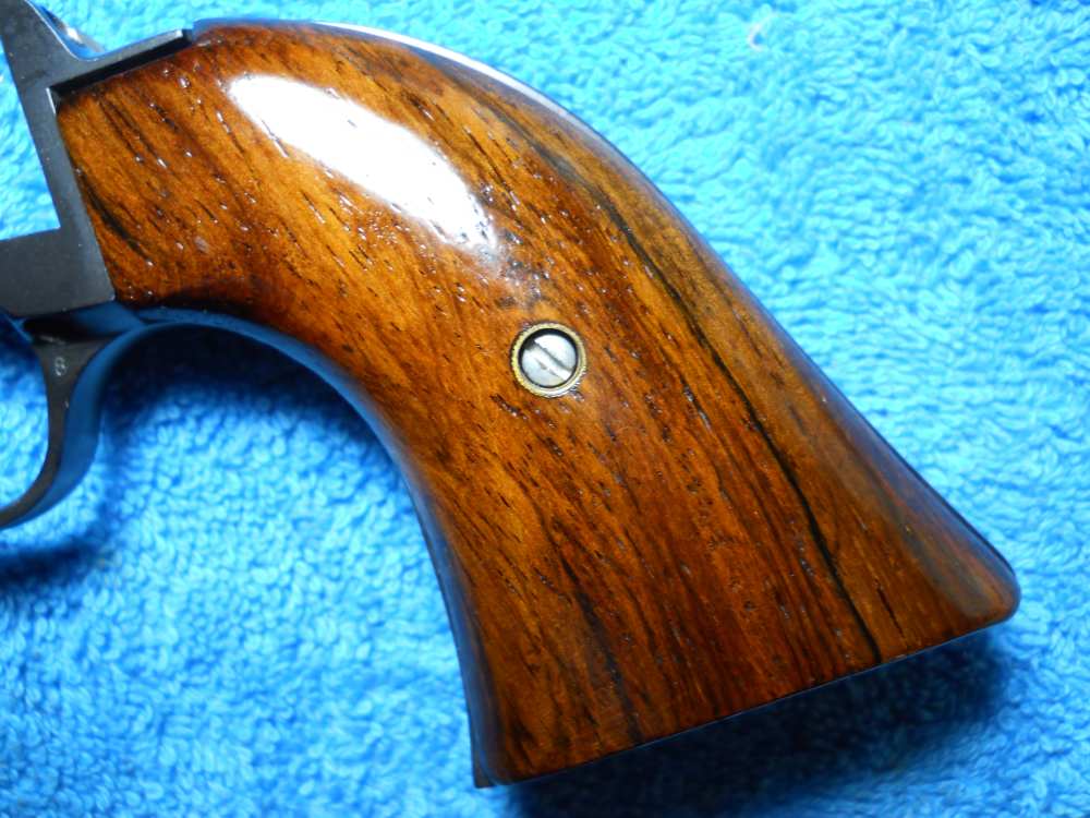  COLT FRONTIER SCOUT PEACEMAKER 62 CARVED WOOD WITH ONE PIECE LOOK GRIPS 22-img-3