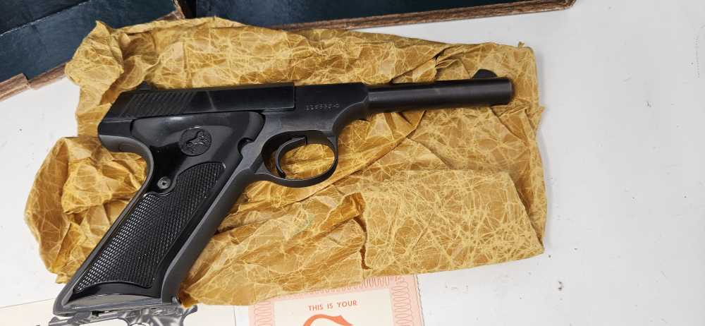 Colt Huntsman .22 LR 4.5" — MFG 1957, Original Box & Papers Colt Blue-img-1