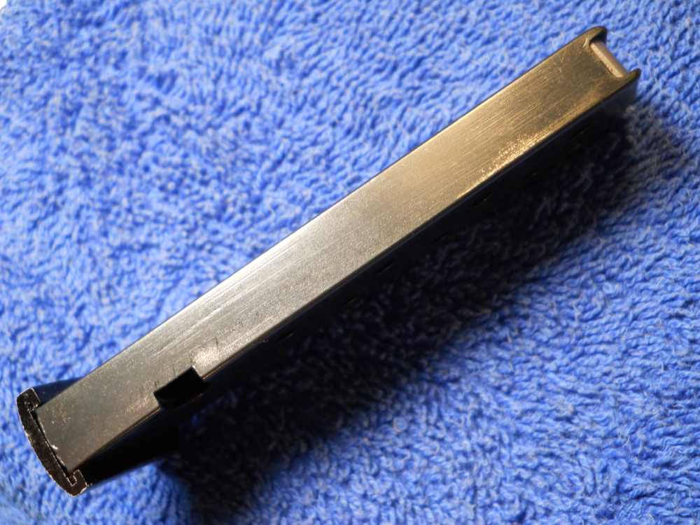 FACTORY BERETTA NEW PUMA 32 CALIBER MAGAZINE CLIP-img-2