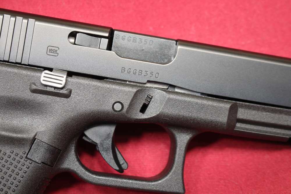 Glock 19 Gen 5 Austria Pistol w/4" Barrel, Holster, Box, 7x 15rd Mags-img-13