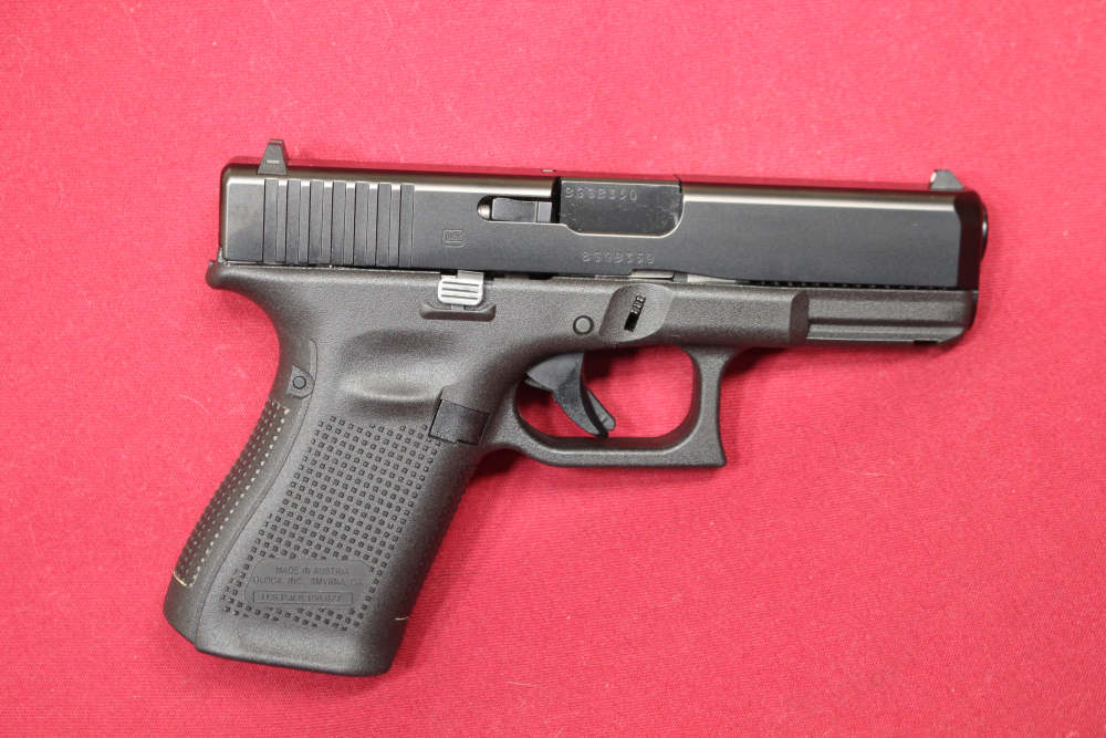Glock 19 Gen 5 Austria Pistol w/4" Barrel, Holster, Box, 7x 15rd Mags-img-10