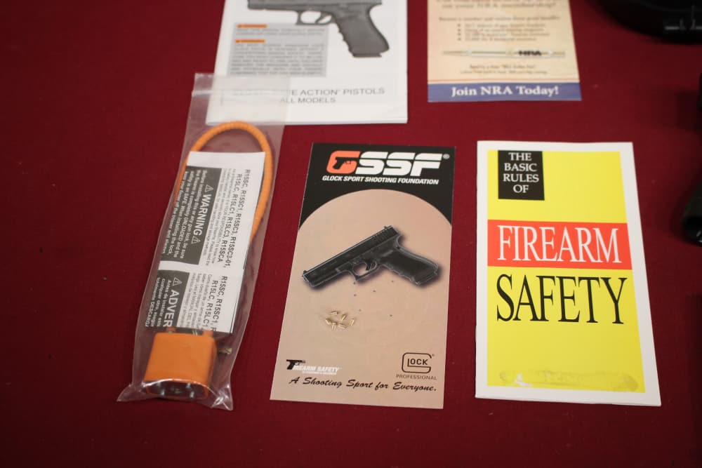 Glock 19 Gen 5 Austria Pistol w/4" Barrel, Holster, Box, 7x 15rd Mags-img-4