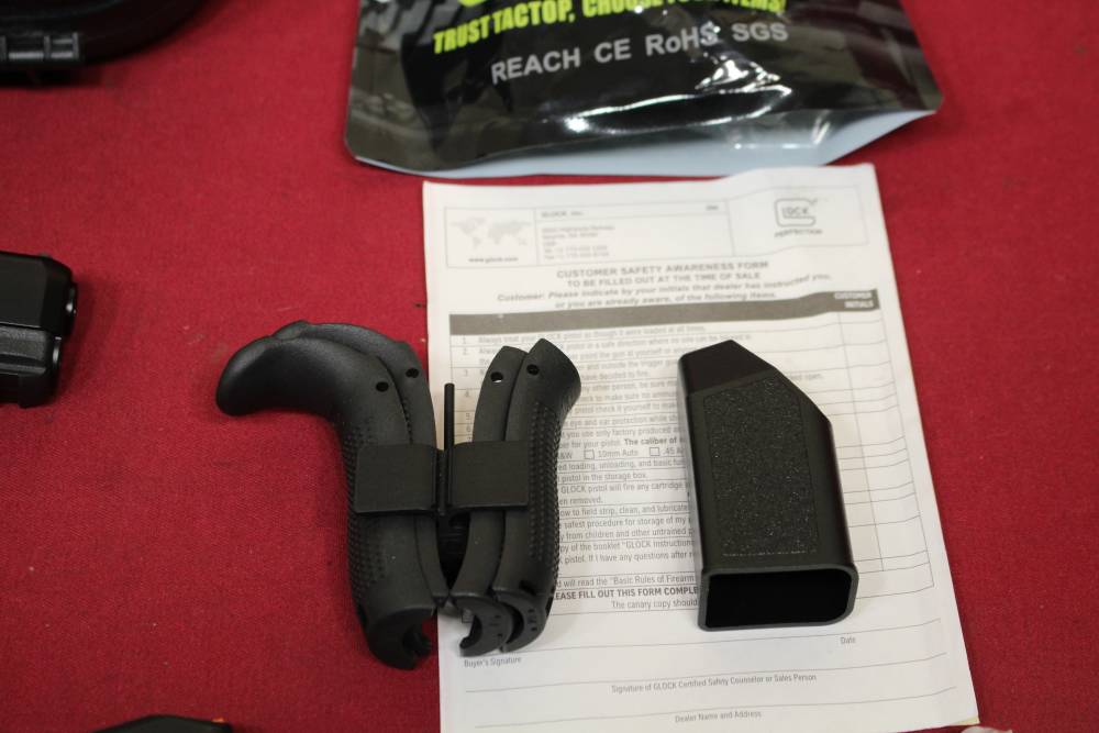 Glock 19 Gen 5 Austria Pistol w/4" Barrel, Holster, Box, 7x 15rd Mags-img-7