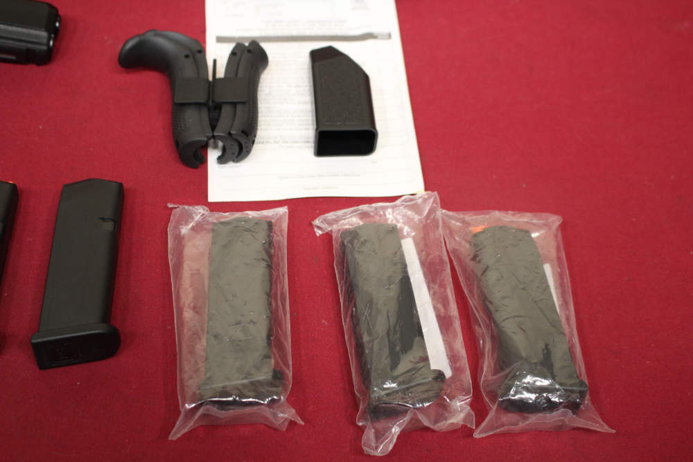 Glock 19 Gen 5 Austria Pistol w/4" Barrel, Holster, Box, 7x 15rd Mags-img-6