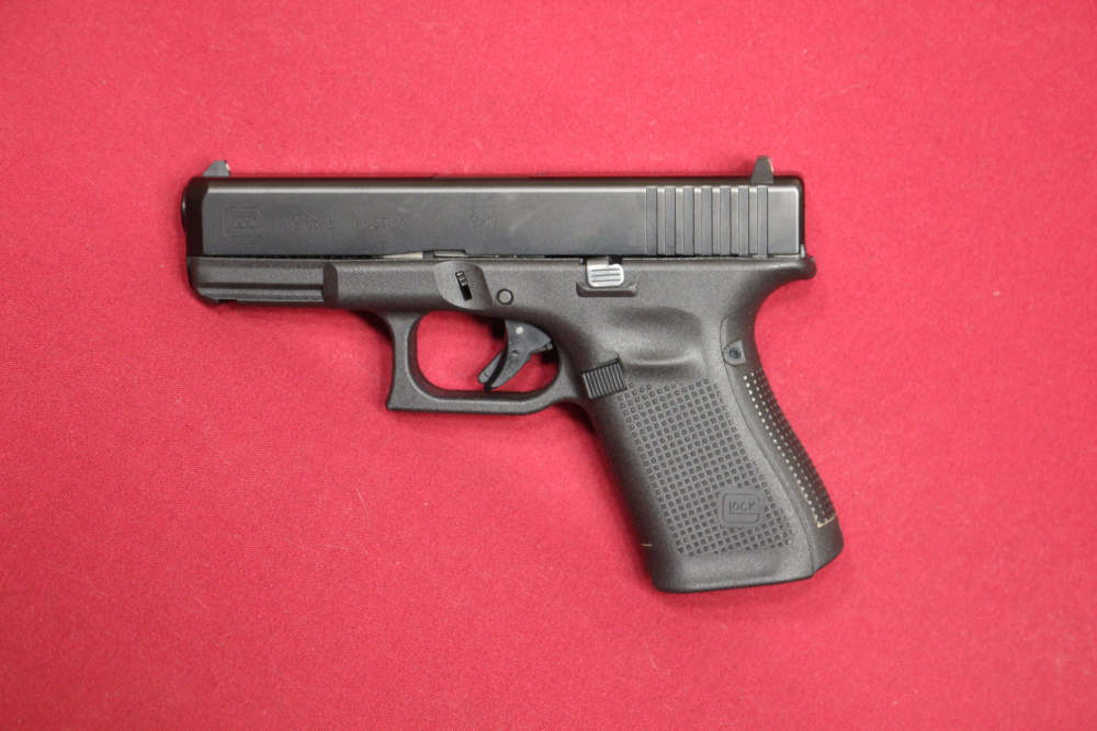 Glock 19 Gen 5 Austria Pistol w/4" Barrel, Holster, Box, 7x 15rd Mags-img-16