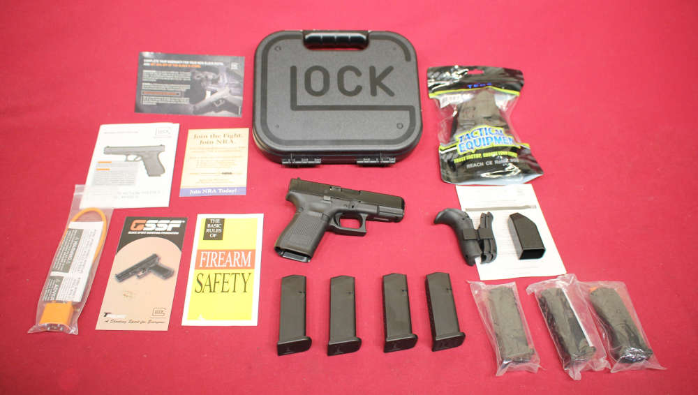 Glock 19 Gen 5 Austria Pistol w/4" Barrel, Holster, Box, 7x 15rd Mags-img-0