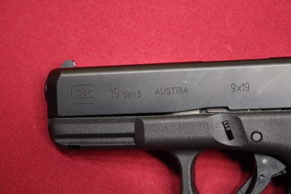 Glock 19 Gen 5 Austria Pistol w/4" Barrel, Holster, Box, 7x 15rd Mags-img-20