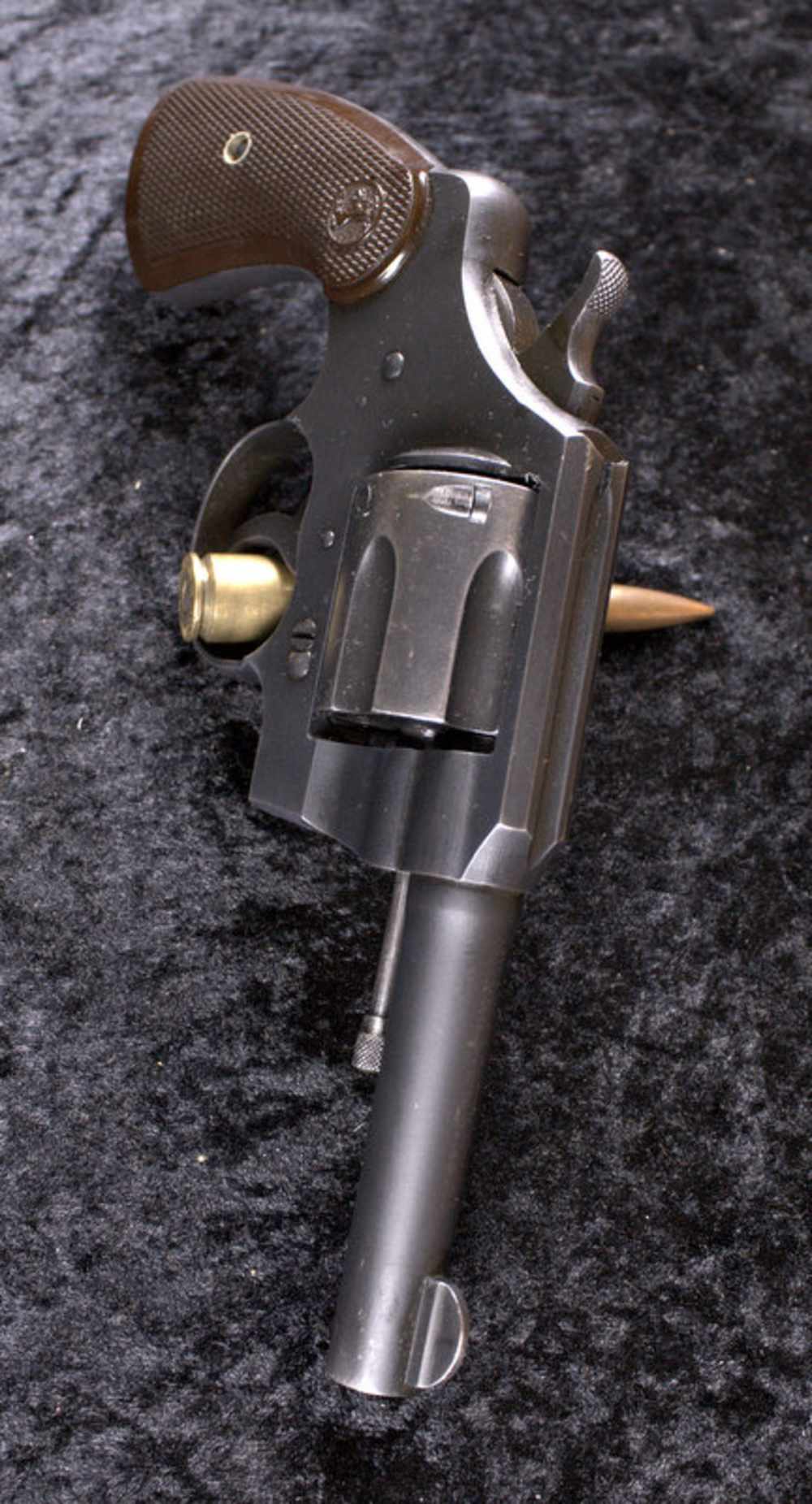 PENNY AUCTION!!  Colt Commando WW2 revolver in excellent condition-img-5