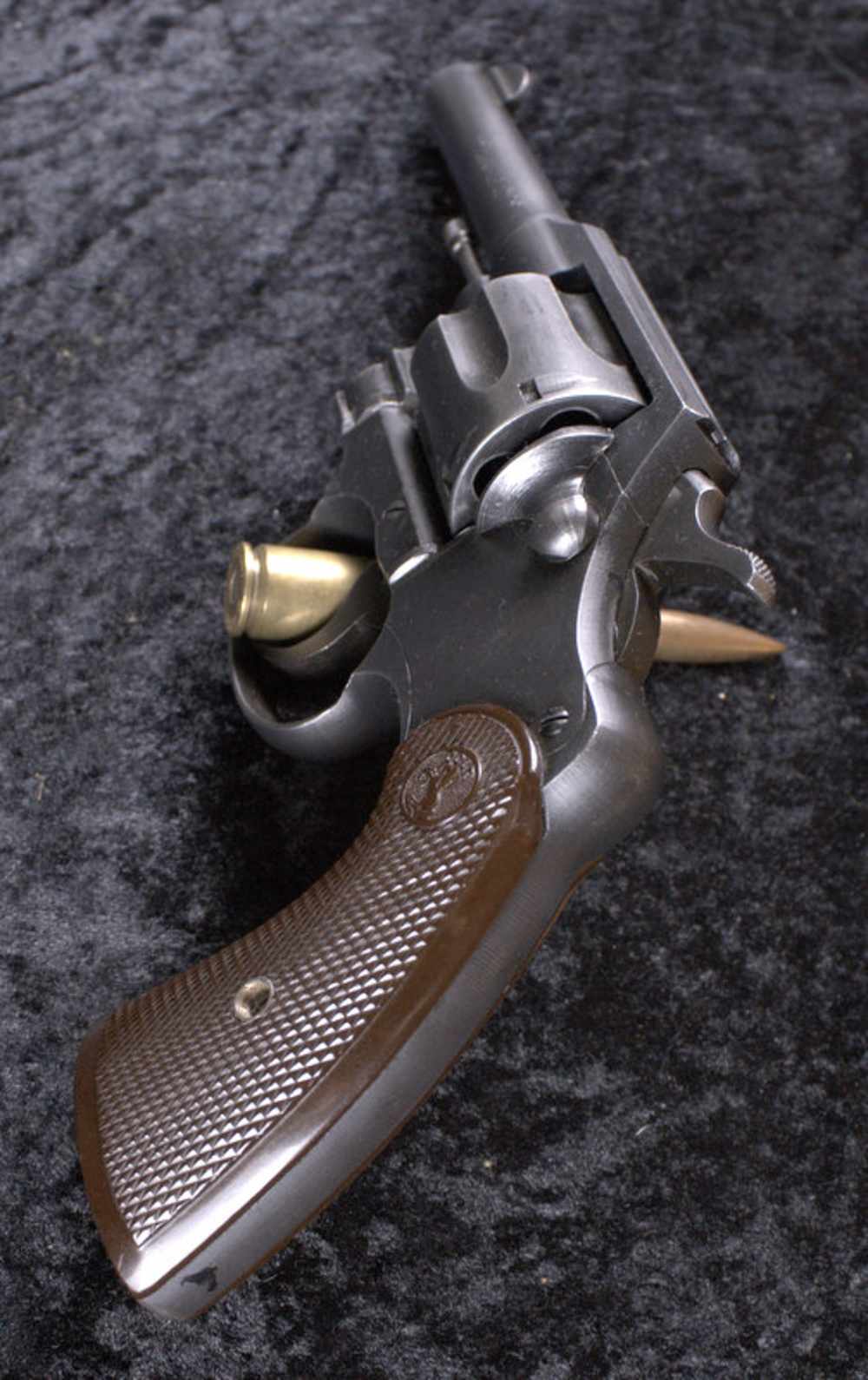PENNY AUCTION!!  Colt Commando WW2 revolver in excellent condition-img-1