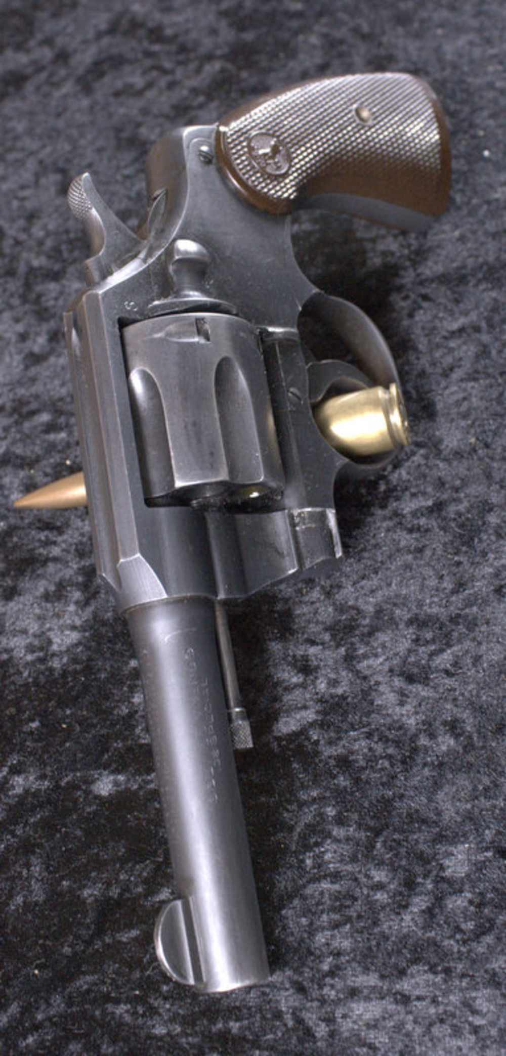 PENNY AUCTION!!  Colt Commando WW2 revolver in excellent condition-img-2