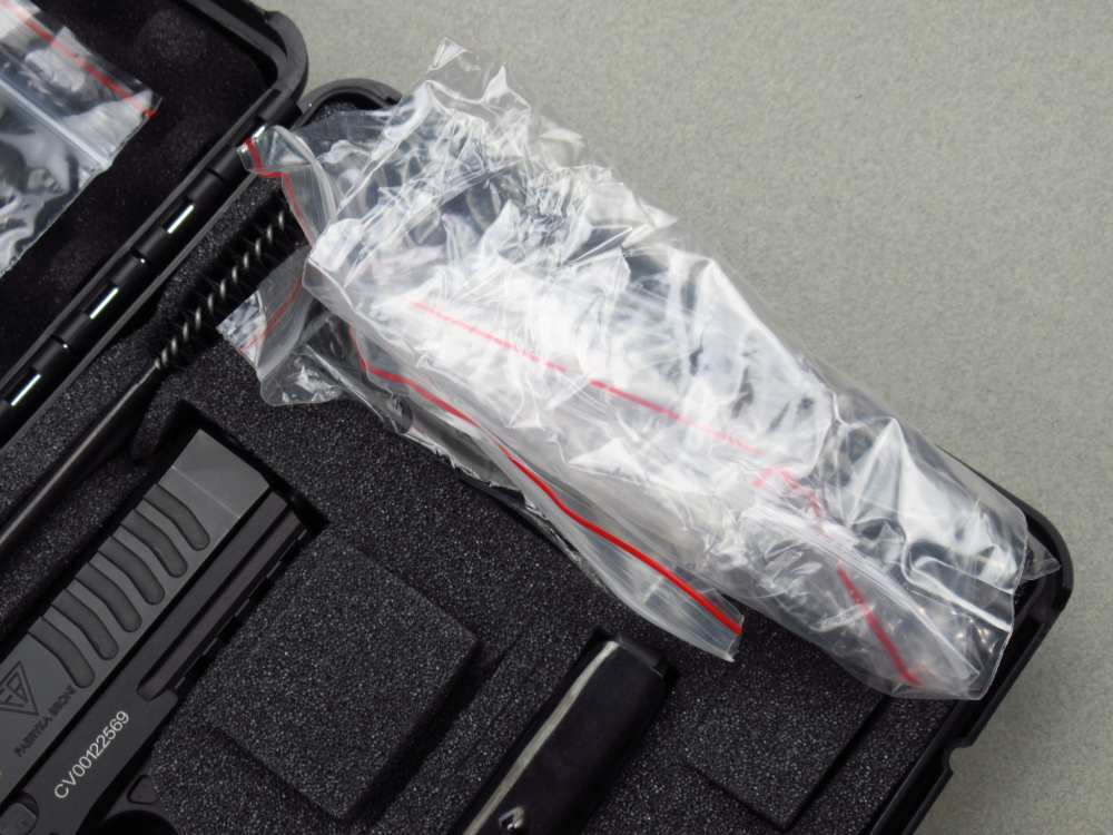 Unfired Factory New FB Radom VIS 100 Polish 9mm Luger pistol Mag98 vis100-img-74