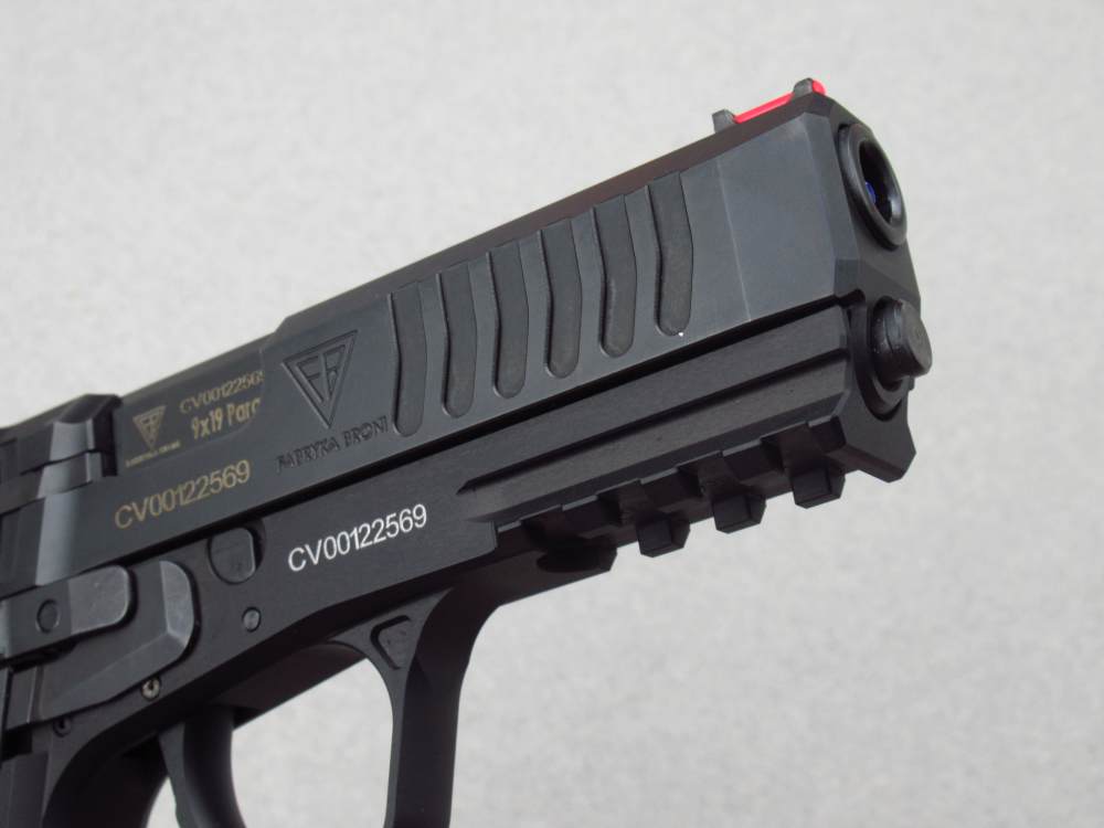 Unfired Factory New FB Radom VIS 100 Polish 9mm Luger pistol Mag98 vis100-img-40