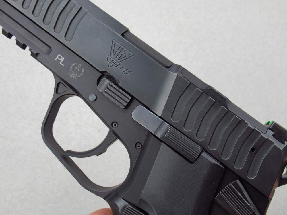 Unfired Factory New FB Radom VIS 100 Polish 9mm Luger pistol Mag98 vis100-img-11