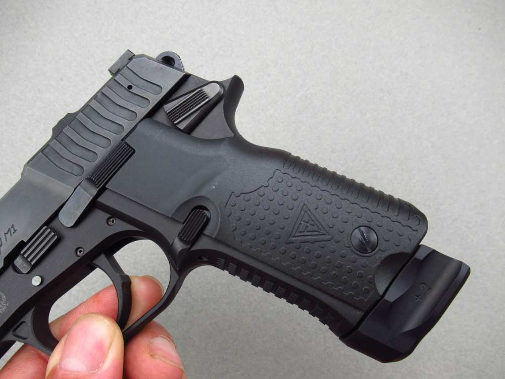 Unfired Factory New FB Radom VIS 100 Polish 9mm Luger pistol Mag98 vis100-img-16