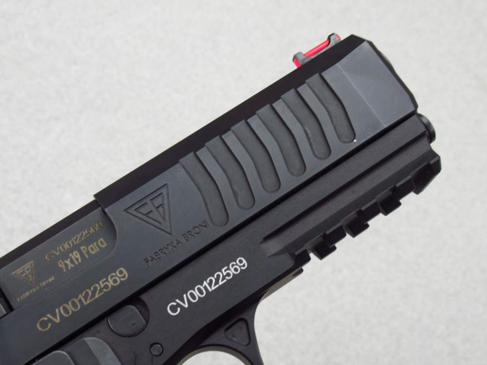 Unfired Factory New FB Radom VIS 100 Polish 9mm Luger pistol Mag98 vis100-img-33