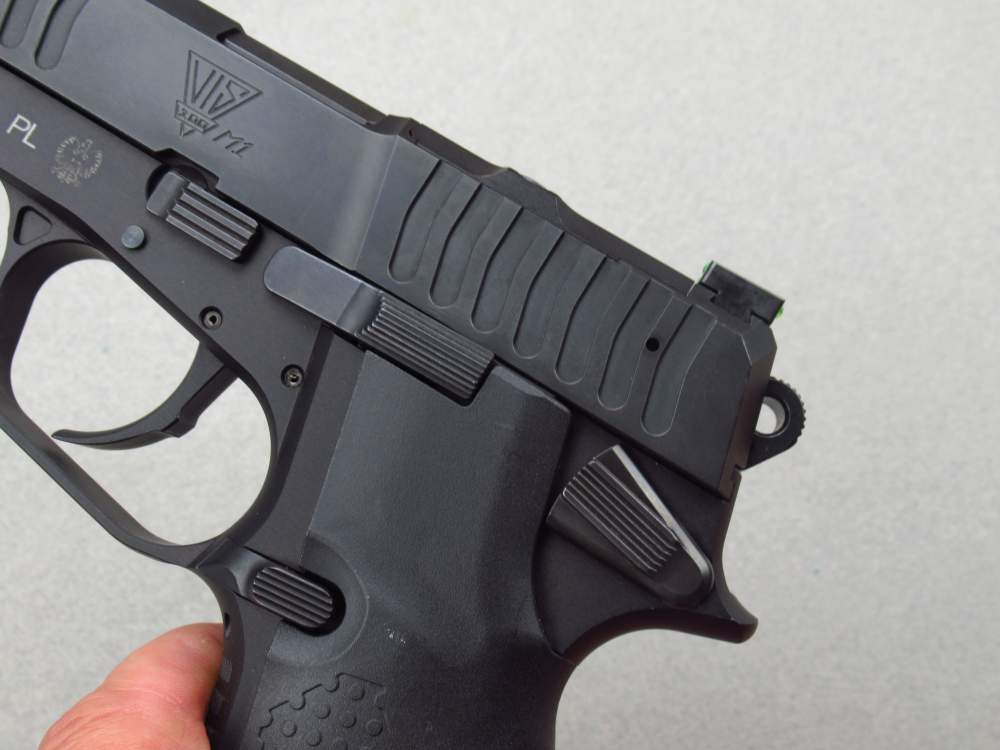 Unfired Factory New FB Radom VIS 100 Polish 9mm Luger pistol Mag98 vis100-img-12