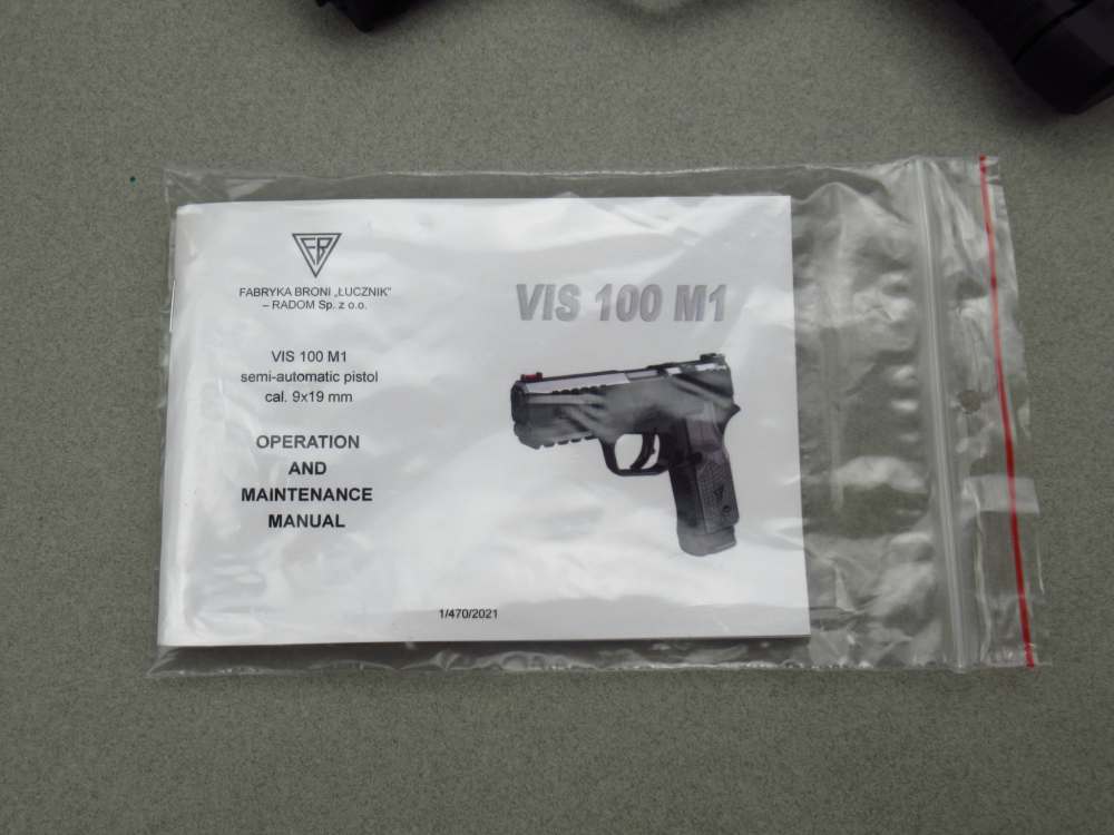 Unfired Factory New FB Radom VIS 100 Polish 9mm Luger pistol Mag98 vis100-img-63