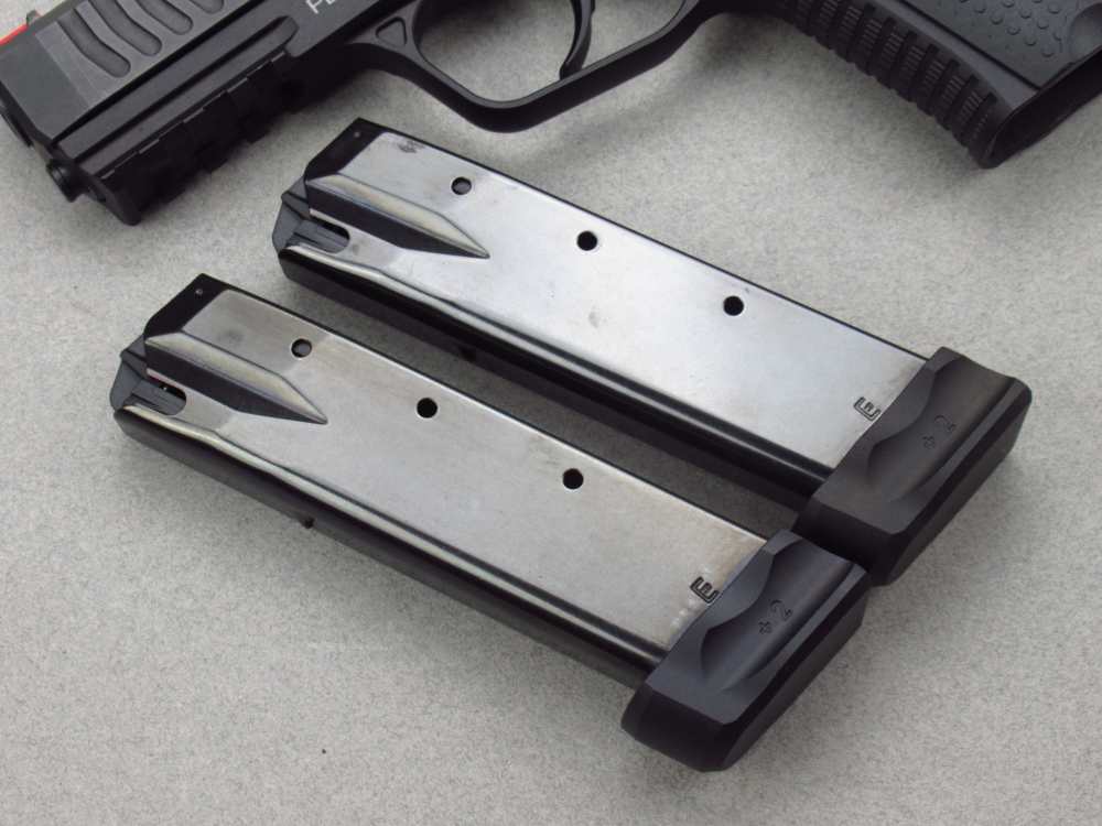 Unfired Factory New FB Radom VIS 100 Polish 9mm Luger pistol Mag98 vis100-img-51
