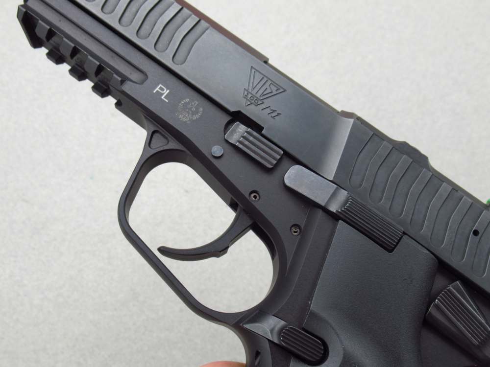 Unfired Factory New FB Radom VIS 100 Polish 9mm Luger pistol Mag98 vis100-img-13