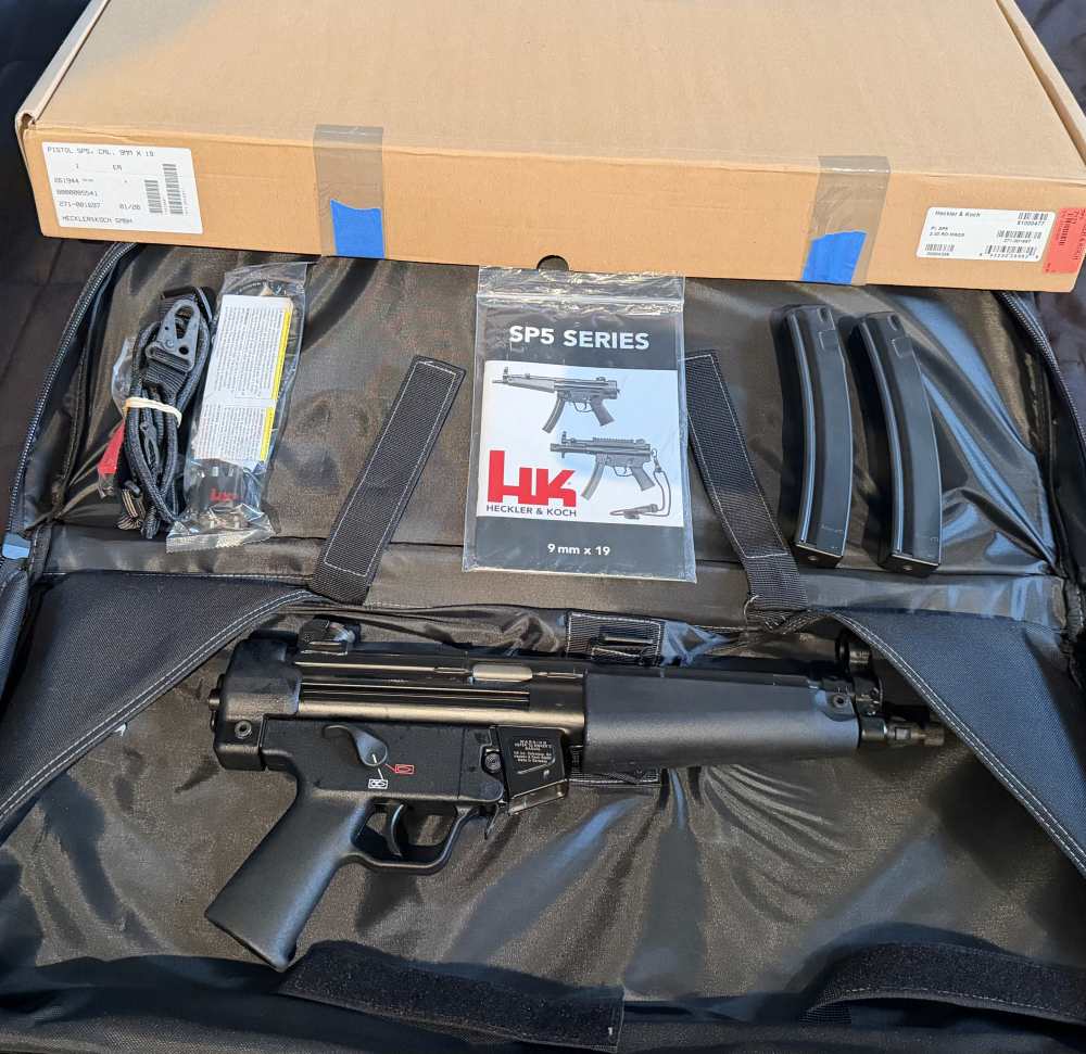 NIB - HK SP5 Heckler & Koch SP5 - Case and 2 Magazines German Made 81000477-img-0