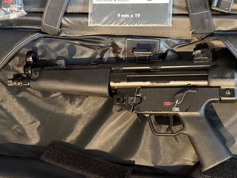 NIB - HK SP5 Heckler & Koch SP5 - Case and 2 Magazines German Made 81000477-img-2