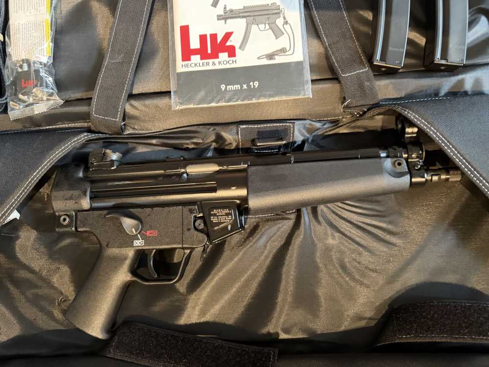NIB - HK SP5 Heckler & Koch SP5 - Case and 2 Magazines German Made 81000477-img-1
