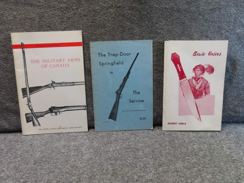LOT OF 3 BOOKLETS; BOWIE KNIVES, MILITARY ARMS CANADA, TRAPDOOR SPRINGFIELD-img-0